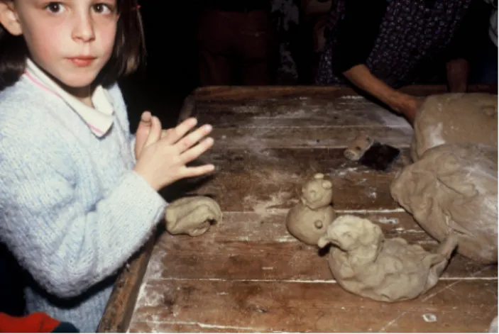 Fig. 15 - Jaleut et autres figurines confectionnés par les enfants