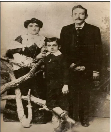 Figura 1: Foto da família Cascudo feita em estúdio do Recife, em 1907. 
