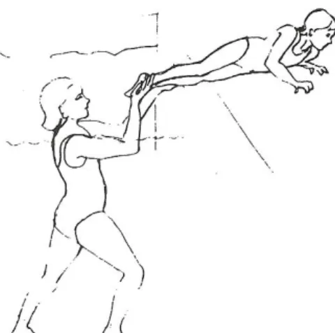 Figura 14 – instrutora segura nos pés e auxilia a nadadora a girar de barriga para cima