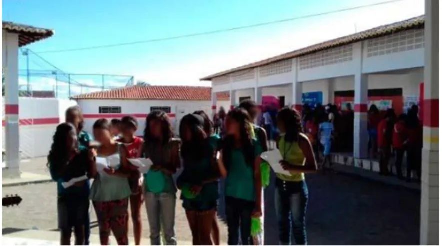 Fig. 2 – Apresentação de paródia em Gincana na Escola Mun. de Ens. Fund. Padre José Theisen  Fonte: Acervo pessoal (2017)