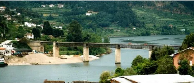 Figura 1.8  –  Ponte Hintze Ribeiro no ano de 2000. Fonte  –  Branco, 2013. 