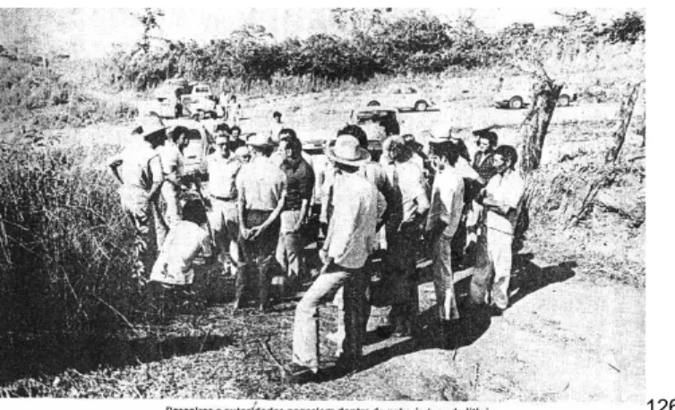 Figura  II  -  Na  imagem  acima  visualizamos  os  interlocutores  enviados  pelo  governador  do  Estado,  Ary  Valadão, ao chegarem na fazenda Maria Alves, às 9h da  manhã