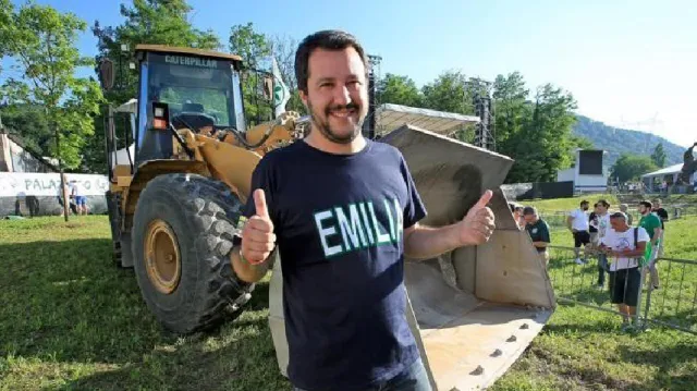 Figure 3: Salvini poses with pride next to a bulldozer   (NeXt, 2018) 