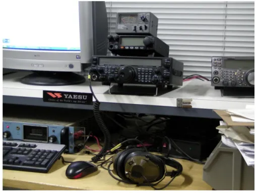 Figure 3.3 – Receiver and computer used to record the Argos signals in the ground station
