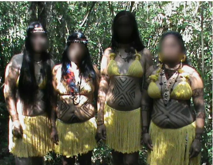 Figura 6: Foto das mulheres da comunidade de Nimuendajú em momento festivo  Fonte: Michele Aparecida de Sá (2012) 
