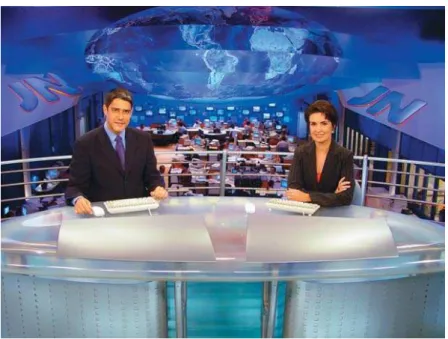 Figura 21: Os apresentadores William Bonner  e Fátima  Bernardes na bancada  do novo cenário do Jornal Nacional no ano 2000
