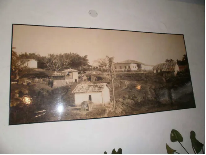 Foto 14: Foto antiga da Capoava, à mostra no Espaço Cultural atualmente na Fazenda  Fonte: Acervo da autora