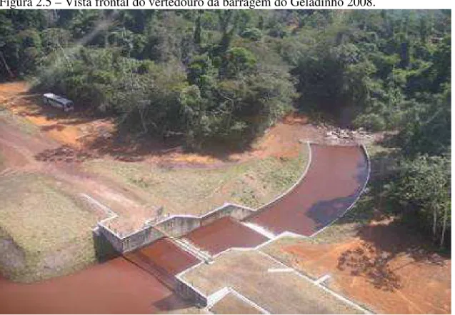 Figura 2.5 – Vista frontal do vertedouro da barragem do Geladinho 2008. 