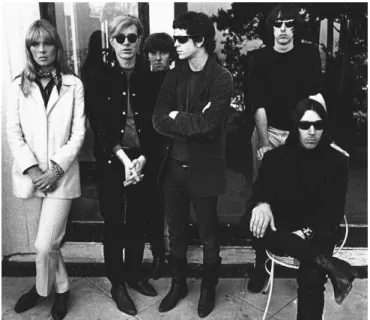 Figura 6 – Andy Warhol e os integrantes do Velvet Underground. 