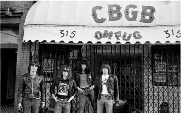 Figura 10 – Os Ramones na porta do CBGB. 