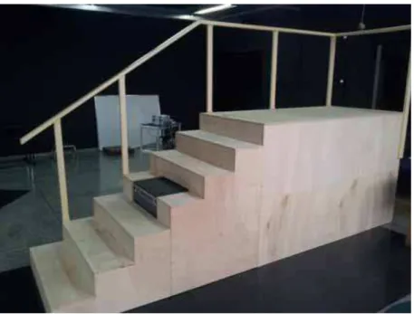 Figura 3 - Escada sem o tapete emborrachado com a plataforma de força embutida no quarto degrau