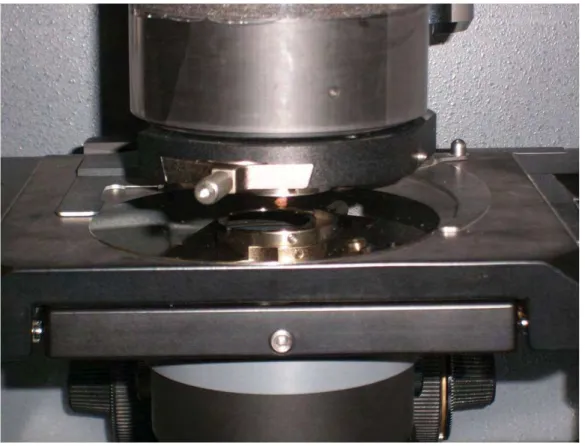 Figura 6 -  Conjunto placa/amostra, mostrando o contato da amostra com o cristal do  ATR