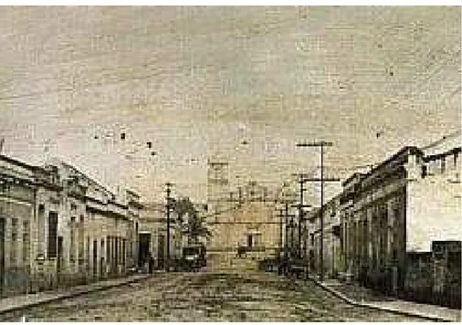 Figura  2  –  Rua  de  Guarulhos,  ao  fundo  a  capela  de  Nossa  Senhora  da  Conceição – Ano 1910 após a chegada da energia elétrica