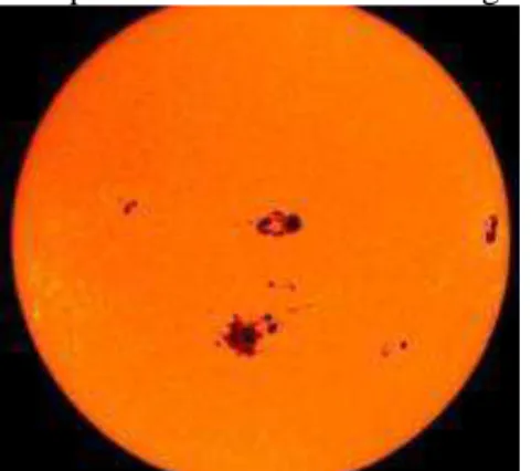 Figura 11 – Imagem da superfície do Sol mostrando algumas manchas solares 