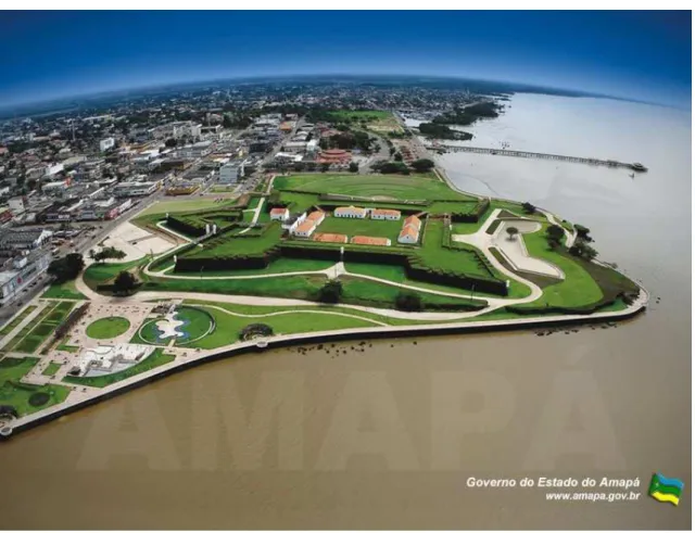 Foto 2 - Vista aérea da Fortaleza de Macapá e orla da cidade. 