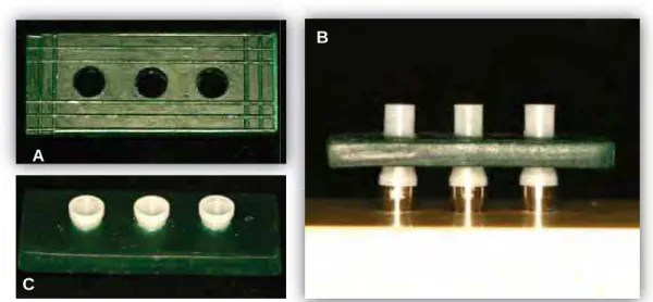Figura 9 – A) Padrão de cera; B) Encaixe dos pilares plásticos; C) Selamento dos pilares;  