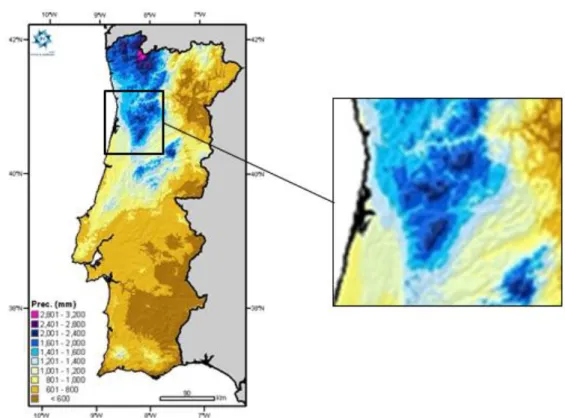 Figura 17: Mapa da precipitação média anual para o período 1961/90 de Portugal Continental, com destaque  da Região de Aveiro a direita; Fonte: (Instituto português do mar e da atmosfera, 2016) 