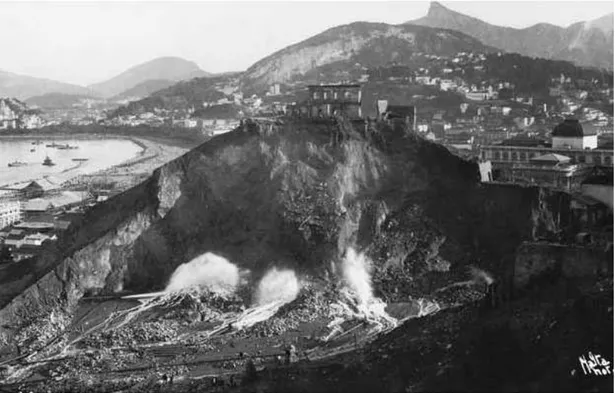 FIGURA 28 – Obras de demolição no Morro do Castelo, no centro do Rio de Janeiro, em 1921 