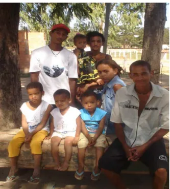 Foto 50: Família de pescadores de Barra do Guaicuí  -MG: mãe separada do marido há 2 anos e os cinco  filhos 