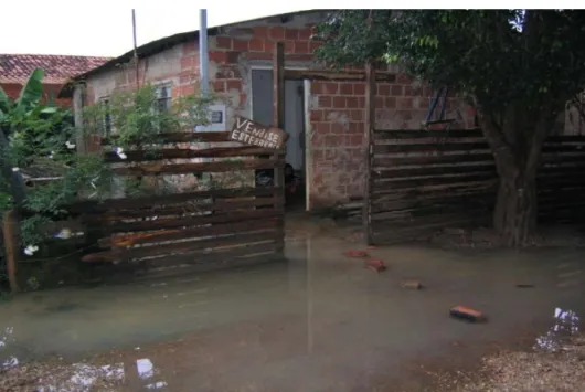 Foto 51: Casa de pescadores depois de uma forte chuva. Barra do Guaicuí-MG 