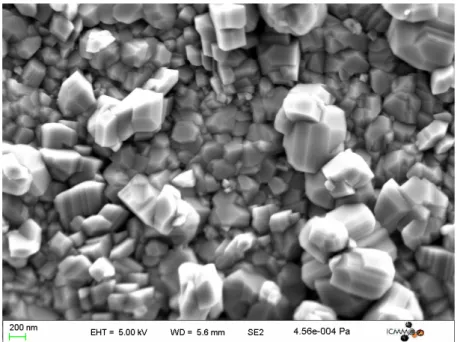Figura 5.3  – Micrografia do filme de óxidos formado sobre a liga Fe-15%Cr, após oxidação  em ar, a 800ºC, durante 96 horas