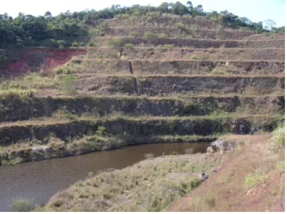 Fig. 4-3 Bancadas da mina 