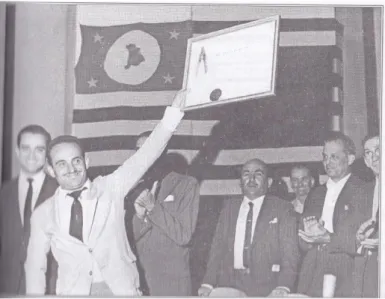 Foto 6. Cabeça Filho recebendo a carta sindical em 25/04/1962. Foto de José João, empresa Foto Arte: Extraído  de  PAINO, 2002.