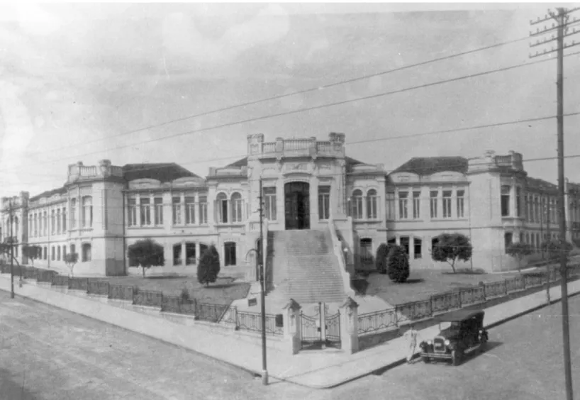 Figura 2: Fachada da Escola Normal Secundária de São Carlos na década de 1920.