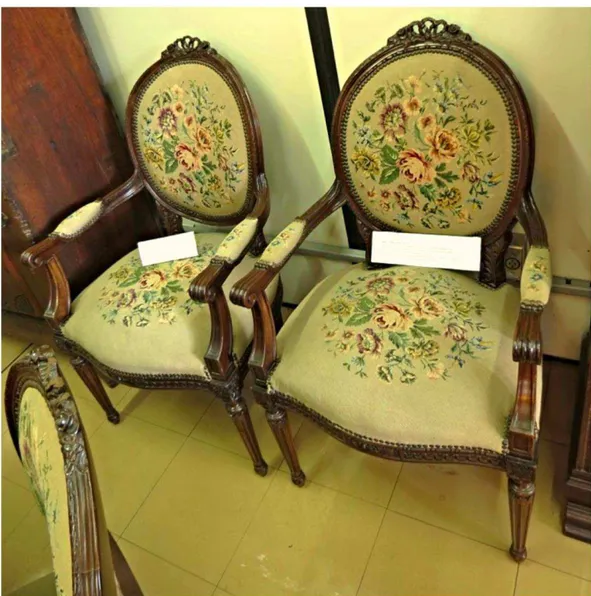Figura 6 – Cadeiras estilo Luiz XVI pertencentes ao Gabinete do Reitor (Arquivo Central)