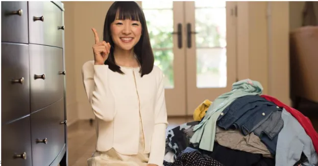 Figura 1:  Representação visual de Marie Kondo a realizar o “ting”.