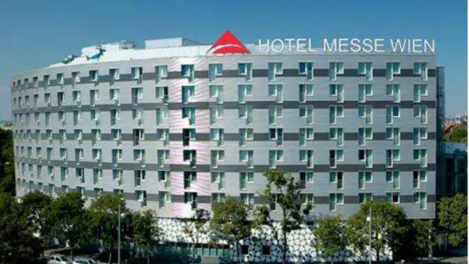 Figura 17 - Vista da fachada principal do Hotel.   Fonte: AUSTRIA TREND (2014) 