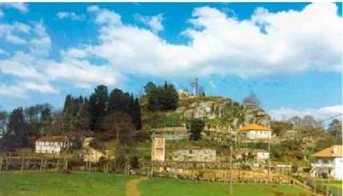 Fig. 2. O povoado de Cristelo visto de sul, com a capela de S. Sebastião no cimo.    