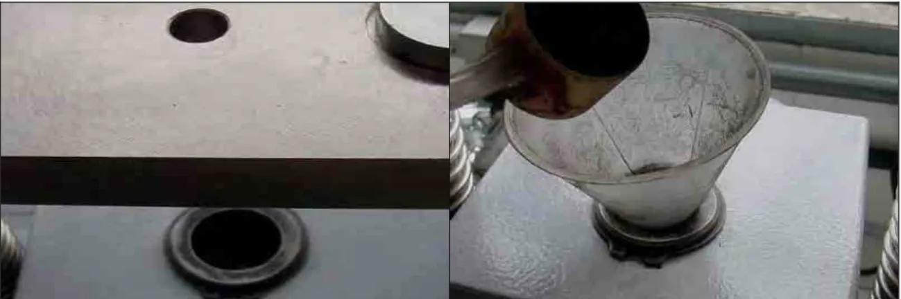 FIGURA 17-A  amostra é inspecionada pelo orifício FIGURA 18- O Baquelite em pó é colocado para  dentro da câmara 