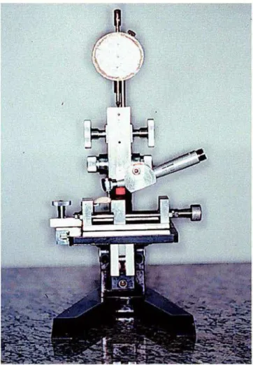 FIGURA 5 - Microsc6pio modificado para padronizac;:ao dos preparos com turbina de  alta rotac;:ao 