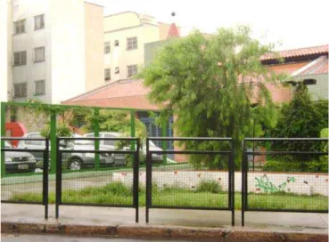 Figura 1: Vista da entrada da escola pesquisada. RME/BH – 2008  Fonte: Foto da autora 