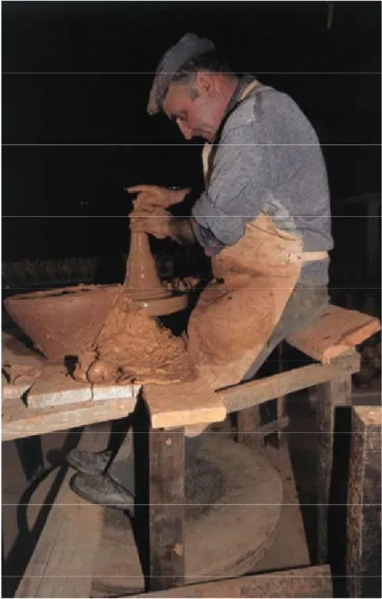 Fig. 4 – O oleiro Manuel Ribeiro. Oriundo de família de oleiros de Santa Comba,  trabalha actualmente em Figueira de Castelo Rodrigo