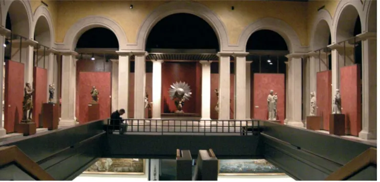FIG. 10 - MNAA, Piso 3, Exposição de Escultura Portuguesa, Claustro-Galeria, perspectiva da bancada de escultura medieval em pedra, 1994-2009 