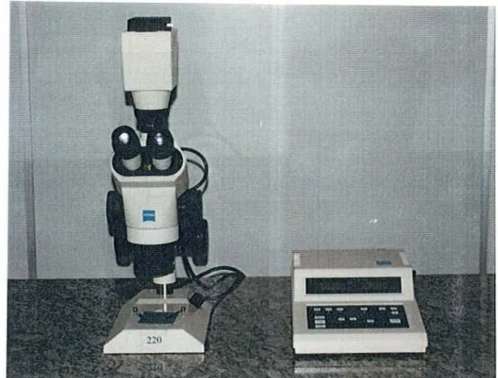 FIGURA 6- Estereomicroscópio utilizado para verificação do tipo de fratura. 