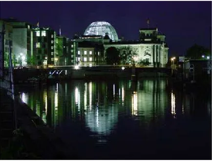 FIGURA 07: Reichstag, sede democrática alemã em Berlim  FONTE: Disponível em: &lt; http://www.panoramafactory.net/albums/ 