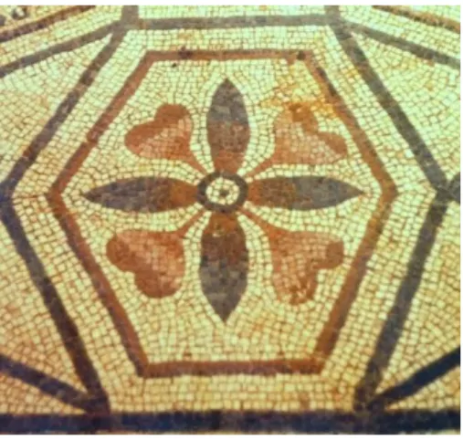 Fig. 5 – Mosaico do Oceano, em Faro. Florão do Tipo 1. Foto: L. Wrench. 