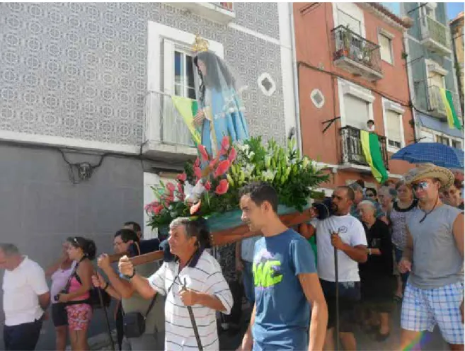 Figura 11 - Da cidade à natureza: a comunidade dos pescadores conduz a Senhora  ao cais das Fontaínhas.