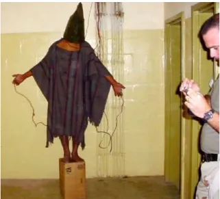 Figura 1 - Imagem relacionada aos procedimetos de tortura em Abu Ghraib .