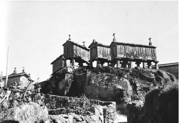 Foto 10. Casa em Vilarinho da Mó (Boticas) (Arquitectura Tradicional Portuguesa). Veiga de Oliveira e seus  colaboradores sublinharam as funções produtivas da varanda transmontana