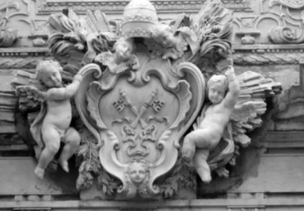 Fig. 1. Armas papais no portal  principal da igreja de Nossa  Senhora do Loreto (Lisboa)