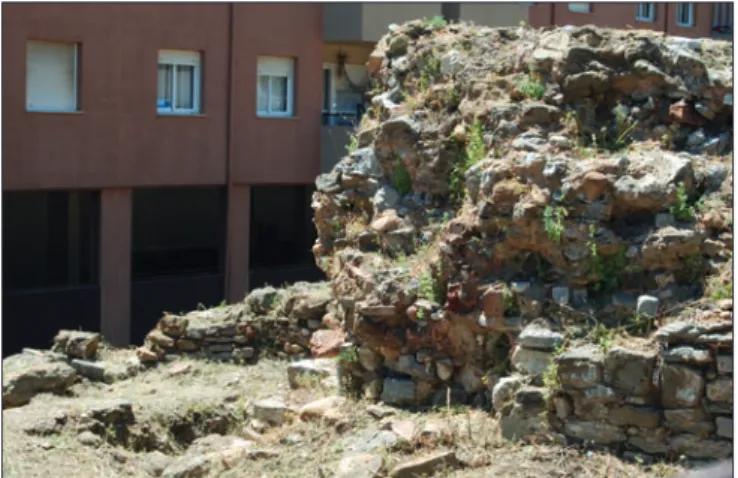 Fig. 3 – Detalle del material constructivo de la muralla de la “Villa Vieja” de Algeciras,   lienzo del Paseo de la Conferencia.