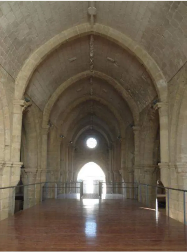Fig. 1. Capela funerária da rainha D. Isabel vista do coro alto. Coimbra, igreja  do mosteiro de Santa Clara-a-Velha