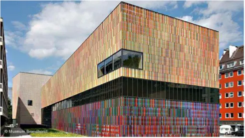 Fig. 1.1– Museum Brandhorst: plaquetas cerâmicas escondem isolamento e  reflectem o interior [1] 