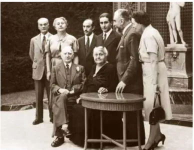 Fig.  1:  Calouste  Gulbenkian  com  a  família.  Em  primeiro  plano  Calouste e Nevarte Gulbenkian