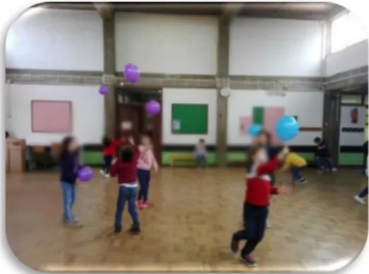 Figura 10 - Dança com os balões   Figura 9 - Dança com as fitas