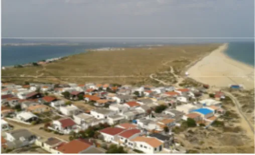 Figura  5:  Núcleo  do  Farol,  Ilha  da  Culatra,  município de Faro, Portugal. Vista sobre a zona  Este